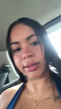 Snapshot of IsabelaVanegas_ chatting on 11.28.25 IsabelaVanegas online show from 11.28.25