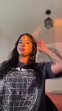 Snapshot of IsabelaVanegas_ chatting on 02.23.26 IsabelaVanegas online show from 02.23.26