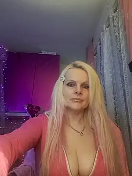 Snapshot of Angeldevilus chatting on 02.08.25 Angeldevilus online show from 02.08.25