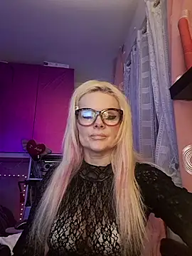 Snapshot of Angeldevilus chatting on 02.14.25 Angeldevilus online show from 02.14.25