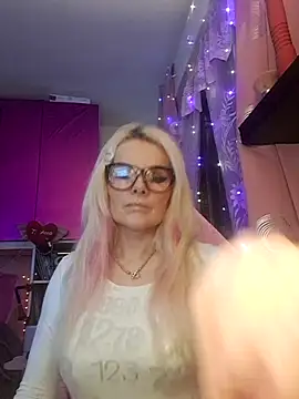 Snapshot of Angeldevilus chatting on 03.02.25 Angeldevilus online show from 03.02.25