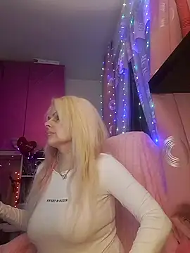 Snapshot of Angeldevilus chatting on 03.12.25 Angeldevilus online show from 03.12.25