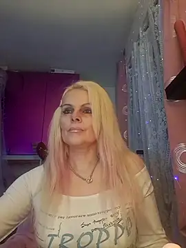 Snapshot of Angeldevilus chatting on 03.16.25 Angeldevilus online show from 03.16.25