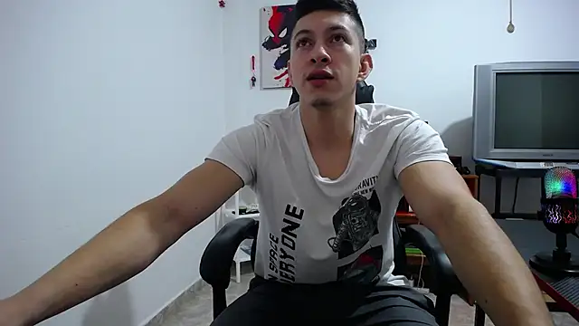 Snapshot of Iam_yourbabyprincess_XD chatting on 10.31.25 Iam yourbabyprincess XD online show from 10.31.25