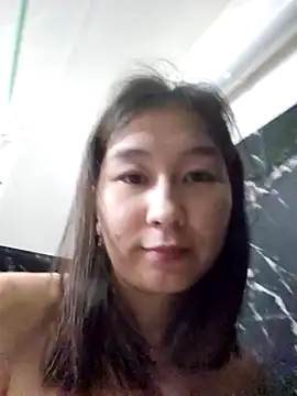 Snapshot of SaraXray chatting on 09.13.25 SaraXray online show from 09.13.25