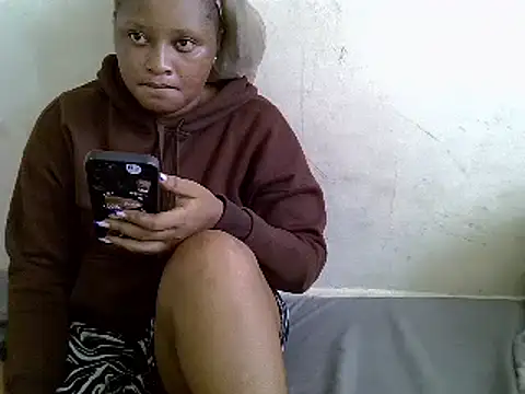 Snapshot of Crystal__Gee chatting on 03.20.25 Crystal Gee online show from 03.20.25
