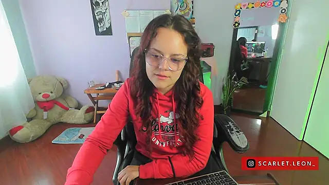 Scarletleon77 online show from 02.19.25