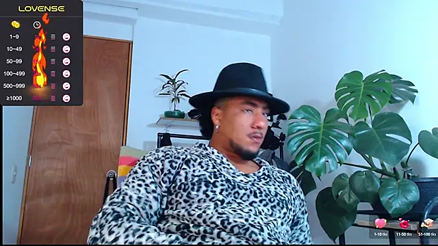 Snapshot of yosoy_enzo2020 chatting on 02.01.25 yosoy enzo2020 online show from 02.01.25
