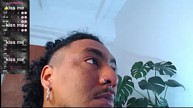 Snapshot of yosoy_enzo2020 chatting on 02.23.25 yosoy enzo2020 online show from 02.23.25