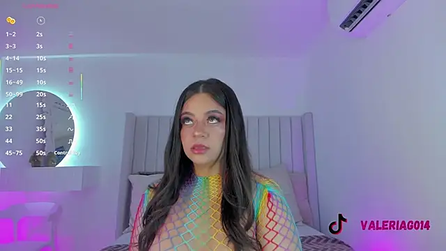 Snapshot of sarah-bonneth chatting on 10.27.25 sarah-bonneth online show from 10.27.25