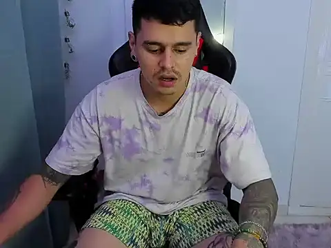 Snapshot of E_Moon chatting on 10.07.25 E Moon online show from 10.07.25