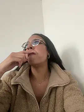 valentinabaez online show from 02.12.25