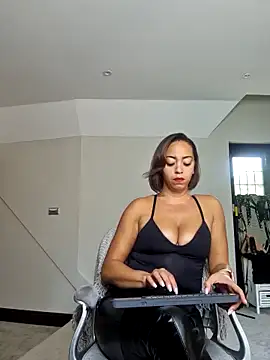 QueenTricks1 online show from 09.22.25