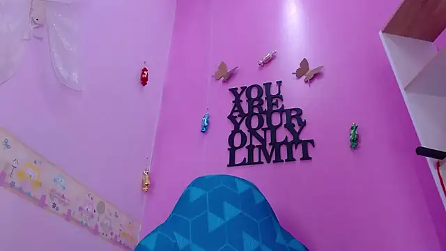 Snapshot of Lila_Pinky chatting on 03.19.25 Lila Pinky online show from 03.19.25