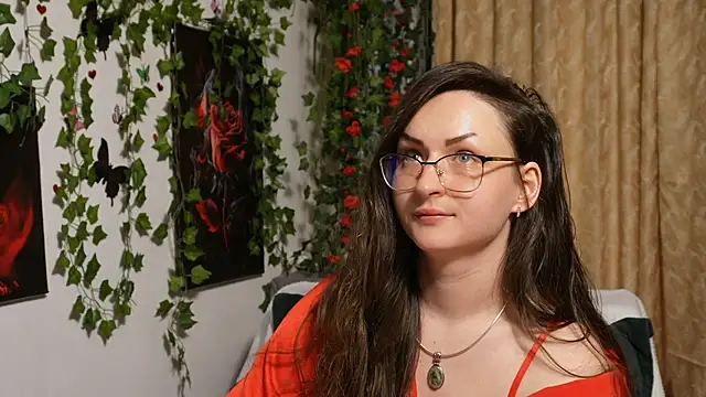 Snapshot of NaughtYHomemadE chatting on 09.26.25 NaughtYHomemadE online show from 09.26.25