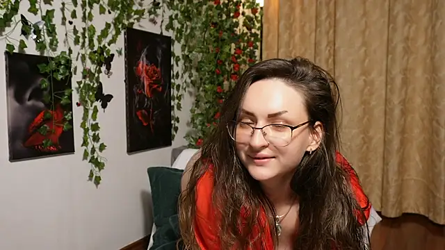 Snapshot of NaughtYHomemadE chatting on 10.09.25 NaughtYHomemadE online show from 10.09.25