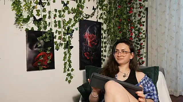 Snapshot of NaughtYHomemadE chatting on 10.21.25 NaughtYHomemadE online show from 10.21.25