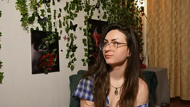 NaughtYHomemadE online show from 11.12.25