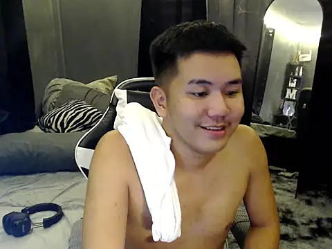 xgregor07 online show from 10.28.25