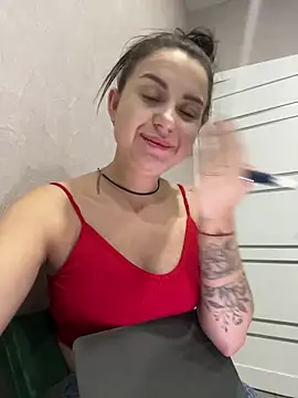 Snapshot of ellie_ssexy chatting on 12.13.24 ellie ssexy online show from 12.13.24