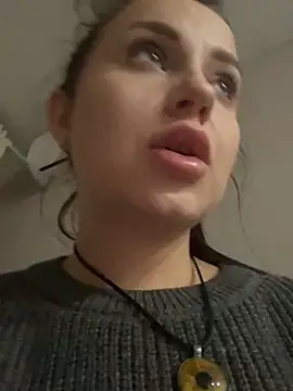 Snapshot of ellie_ssexy chatting on 12.15.24 ellie ssexy online show from 12.15.24