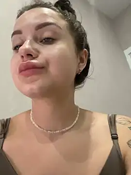Snapshot of ellie_ssexy chatting on 12.19.24 ellie ssexy online show from 12.19.24