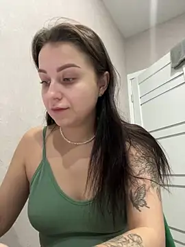 Snapshot of ellie_ssexy chatting on 12.22.24 ellie ssexy online show from 12.22.24