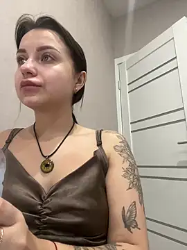 Snapshot of ellie_ssexy chatting on 12.25.24 ellie ssexy online show from 12.25.24