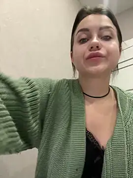 Snapshot of ellie_ssexy chatting on 12.27.24 ellie ssexy online show from 12.27.24