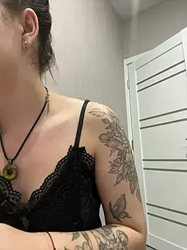 Snapshot of ellie_ssexy chatting on 12.30.24 ellie ssexy online show from 12.30.24