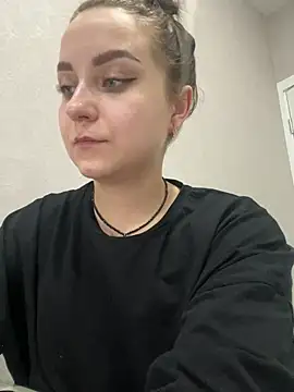Snapshot of ellie_ssexy chatting on 02.22.25 ellie ssexy online show from 02.22.25