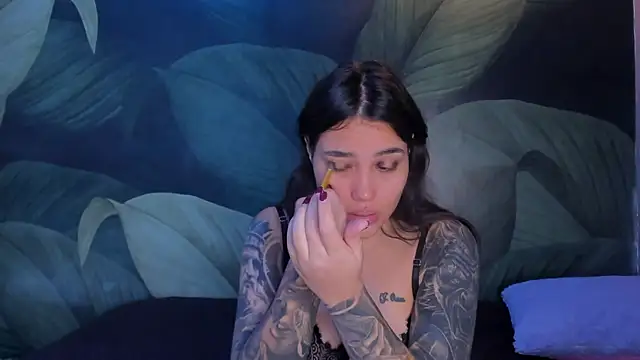 Snapshot of sweett_dirty chatting on 10.18.25 sweett dirty online show from 10.18.25