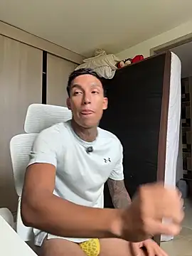 Snapshot of sendfer chatting on 06.18.26 sendfer online show from 06.18.26