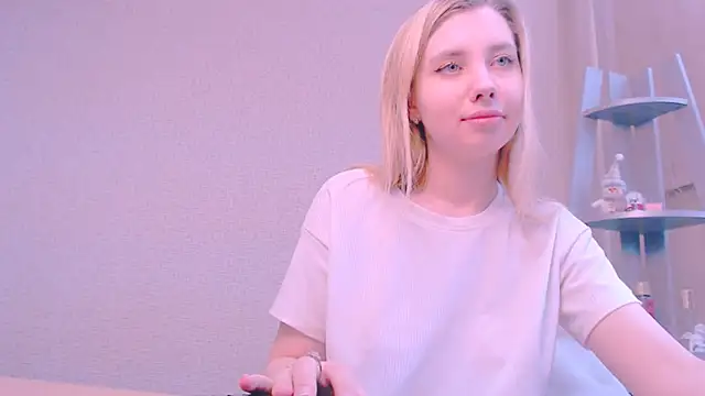 Snapshot of AliceFire_ chatting on 01.28.25 AliceFire online show from 01.28.25