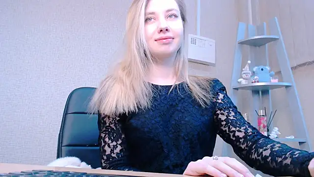 Snapshot of AliceFire_ chatting on 02.26.25 AliceFire online show from 02.26.25