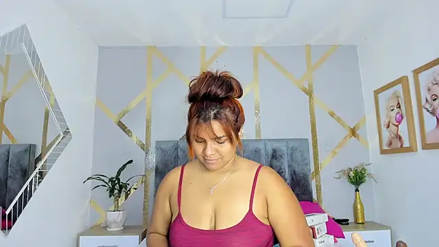 Snapshot of angelina_castroo chatting on 01.28.25 angelina castroo online show from 01.28.25