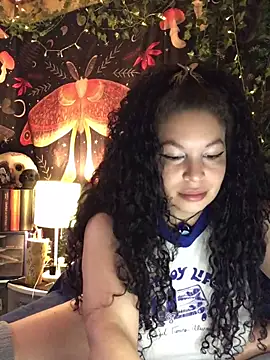 Snapshot of ShaeVictoria chatting on 11.23.25 ShaeVictoria online show from 11.23.25