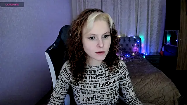 Snapshot of rocky_foxy chatting on 12.17.24 rocky foxy online show from 12.17.24