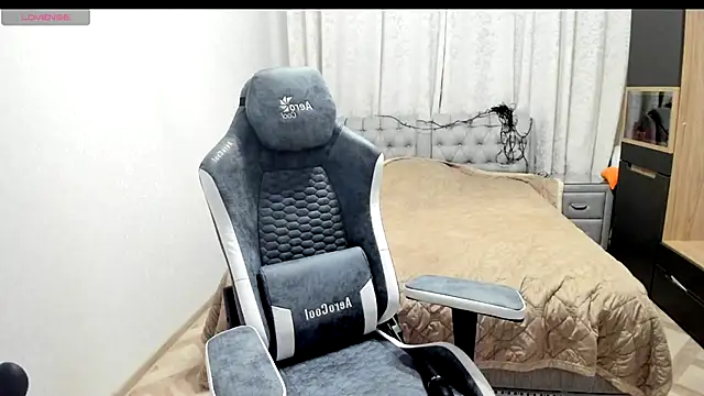 Snapshot of rocky_foxy chatting on 12.18.24 rocky foxy online show from 12.18.24