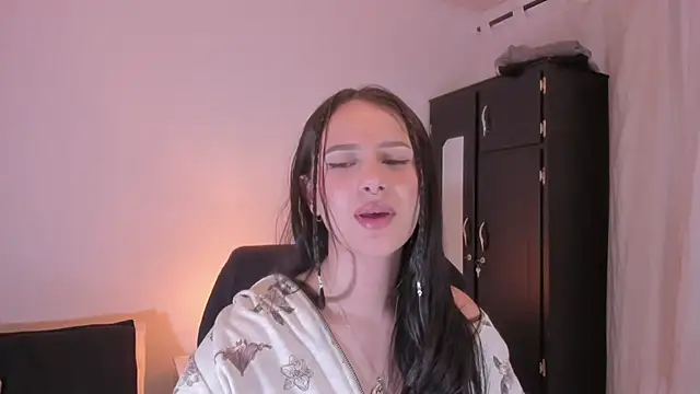 Snapshot of MELISSA_ALVAREZ chatting on 12.23.24 MELISSA ALVAREZ online show from 12.23.24