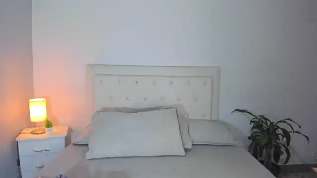 MELISSA ALVAREZ online show from 10.08.25