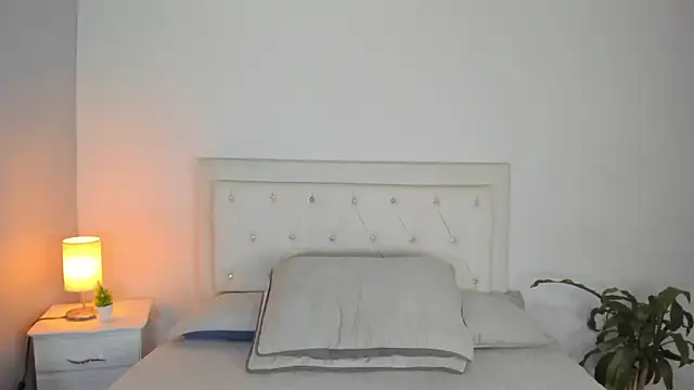 MELISSA ALVAREZ online show from 10.19.25