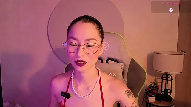 Snapshot of rosse_98_ chatting on 06.20.26 rosse 98 online show from 06.20.26