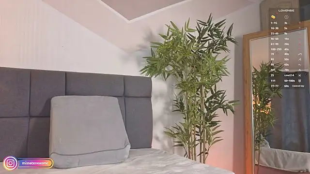 Snapshot of missatenea chatting on 11.01.25 missatenea online show from 11.01.25