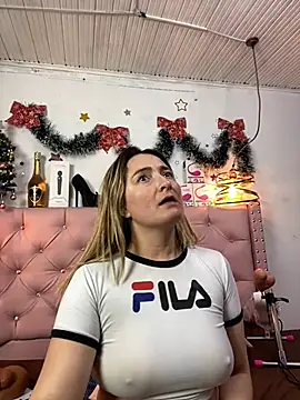 Snapshot of antonella87 chatting on 12.12.24 antonella87 online show from 12.12.24