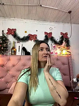 Snapshot of antonella87 chatting on 12.14.24 antonella87 online show from 12.14.24