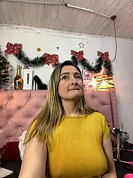 Snapshot of antonella87 chatting on 12.15.24 antonella87 online show from 12.15.24