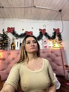 Snapshot of antonella87 chatting on 12.21.24 antonella87 online show from 12.21.24