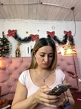Snapshot of antonella87 chatting on 12.24.24 antonella87 online show from 12.24.24