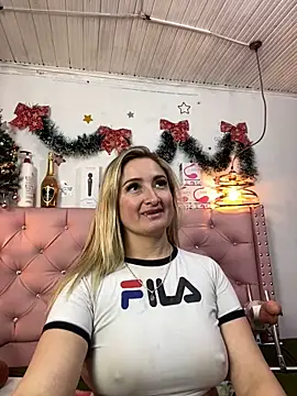 Snapshot of antonella87 chatting on 12.31.24 antonella87 online show from 12.31.24